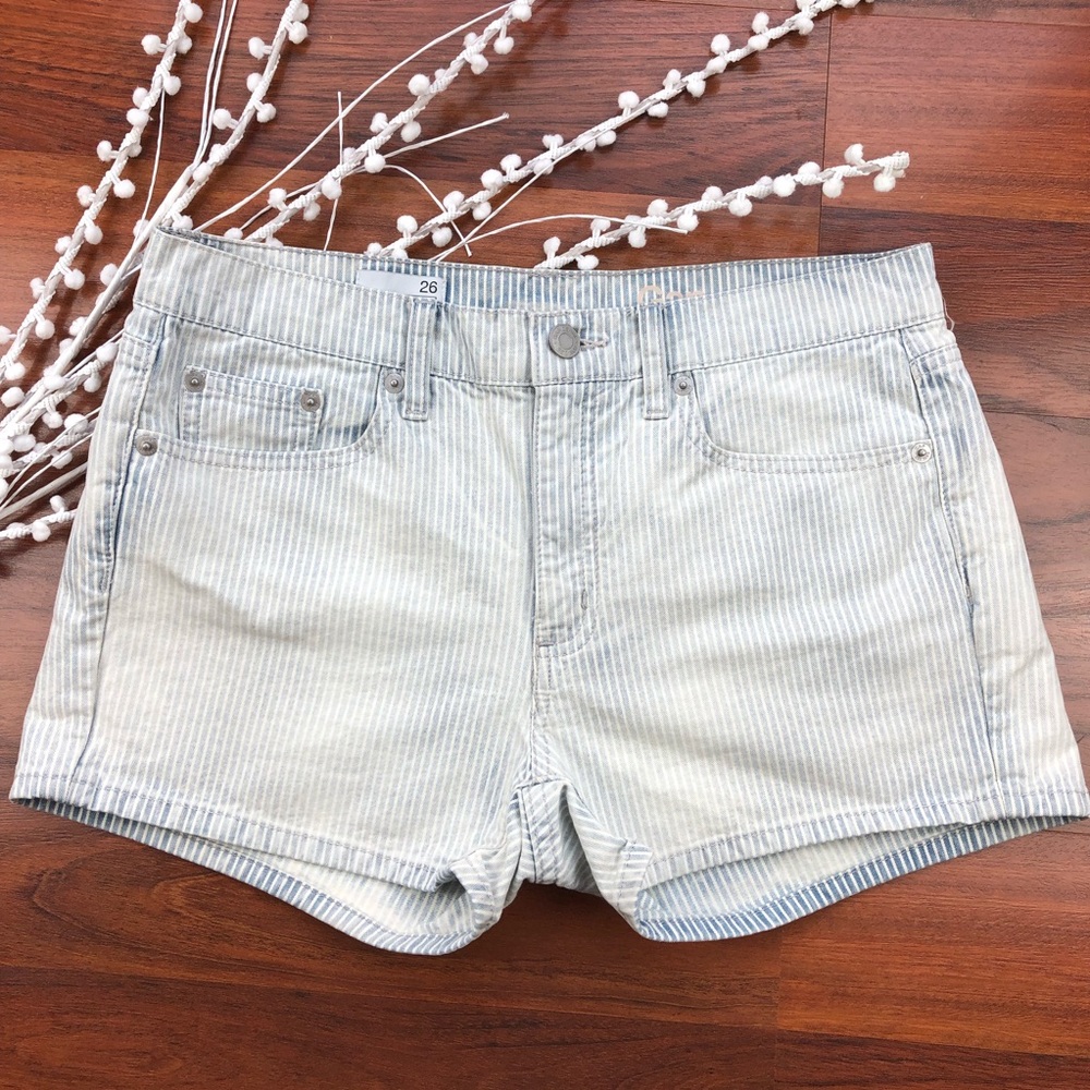 Gap 1969 light blue striped slim shorts Size 26